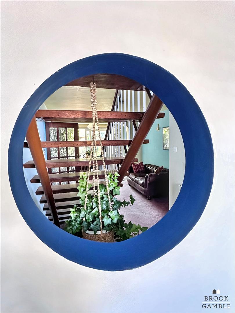 4 Bedroom House - Detached. Eldon Road in Eastbourne,  5
